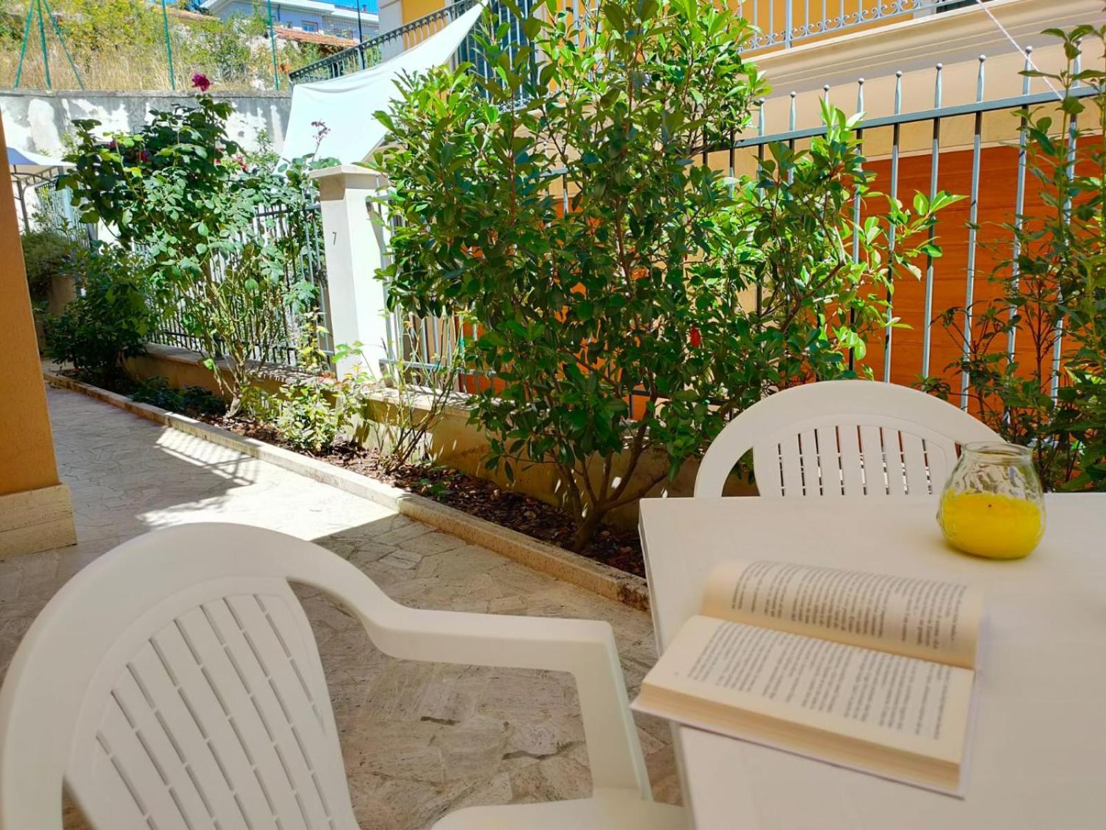Villino Maria Pia, Appartamento In Villino In Centro Storico 拉奎拉 外观 照片